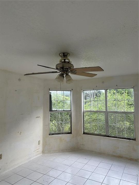 For Sale: $139,900 (3 beds, 3 baths, 1618 Square Feet)