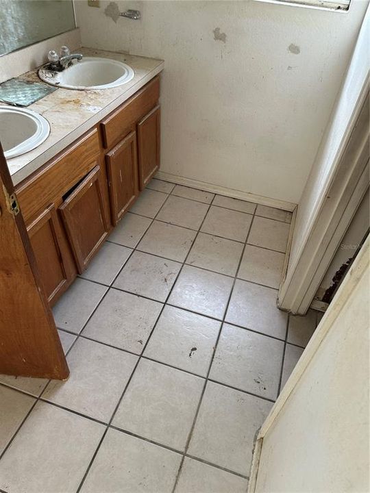 For Sale: $139,900 (3 beds, 3 baths, 1618 Square Feet)