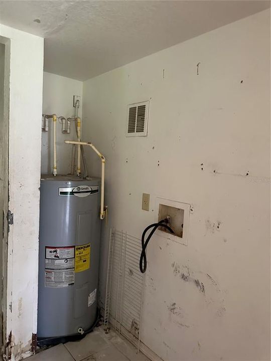 For Sale: $139,900 (3 beds, 3 baths, 1618 Square Feet)