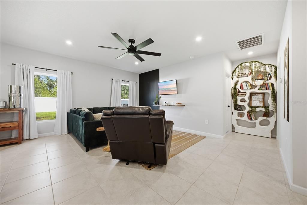 For Sale: $383,000 (3 beds, 2 baths, 1302 Square Feet)
