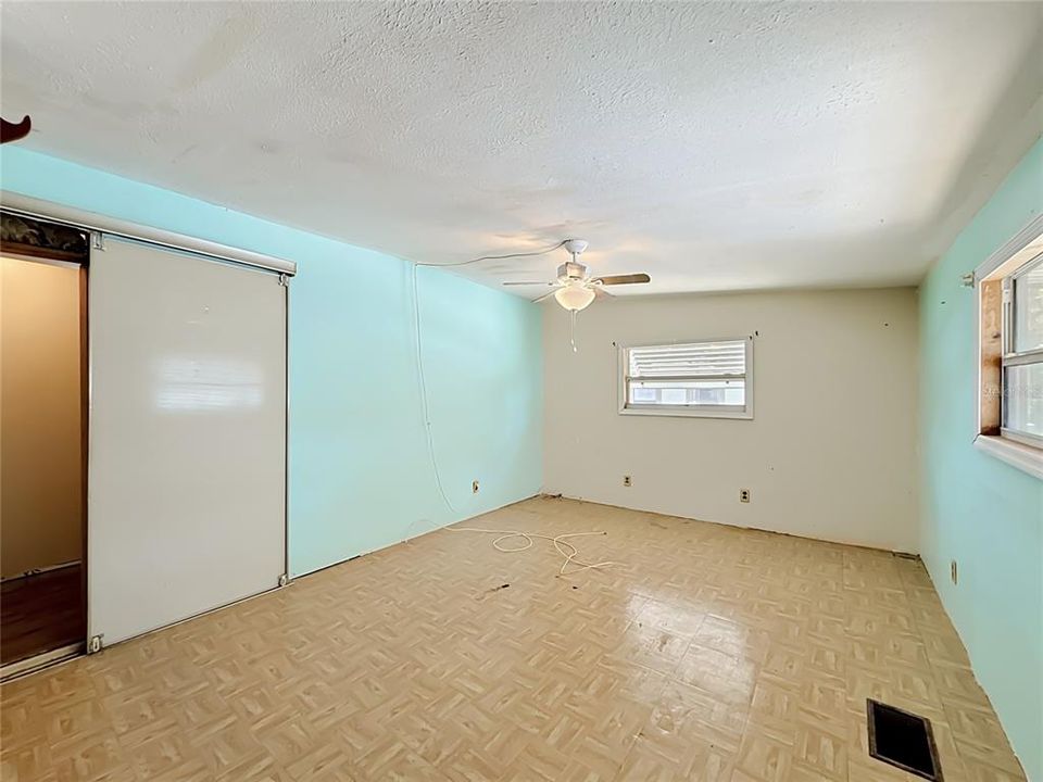 For Sale: $99,900 (3 beds, 2 baths, 2887 Square Feet)