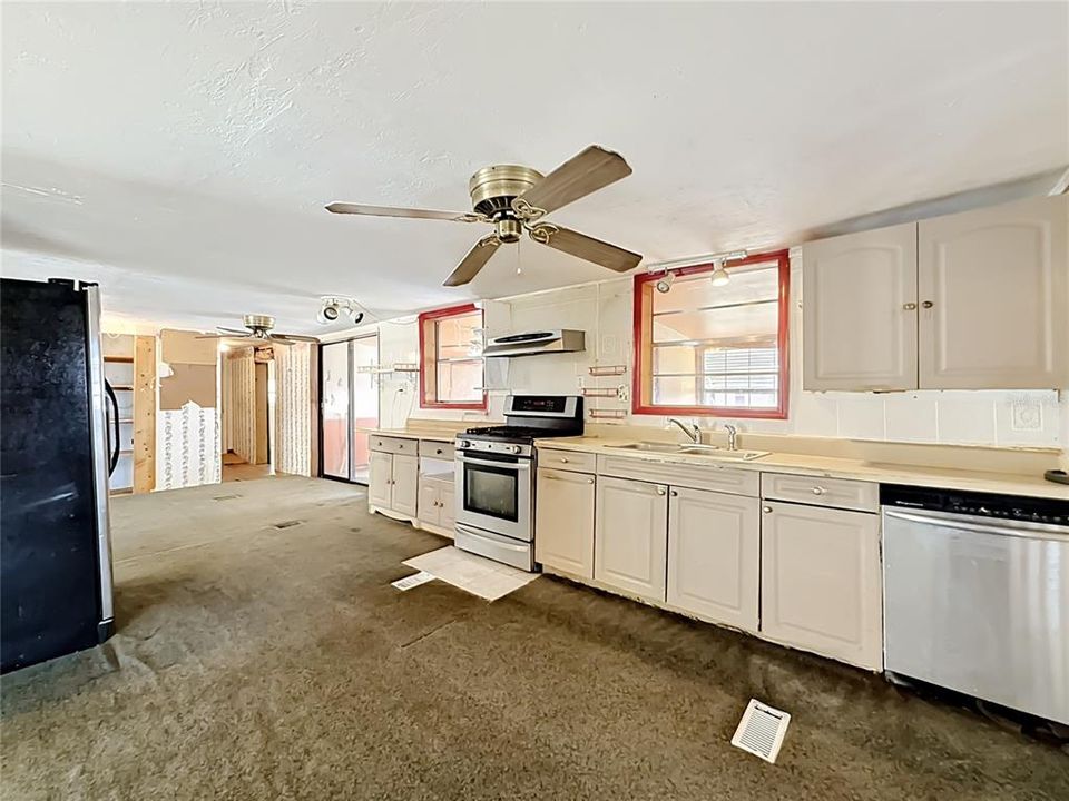 For Sale: $99,900 (3 beds, 2 baths, 2887 Square Feet)