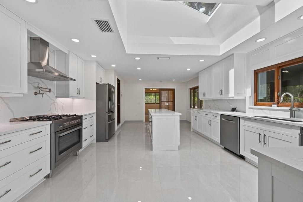 En Venta: $2,100,000 (4 camas, 5 baños, 3983 Pies cuadrados)