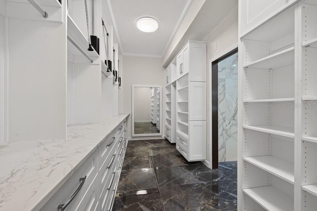 En Venta: $2,100,000 (4 camas, 5 baños, 3983 Pies cuadrados)