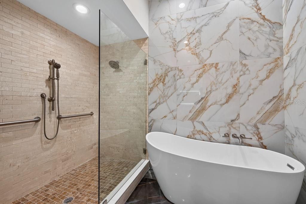 En Venta: $2,100,000 (4 camas, 5 baños, 3983 Pies cuadrados)