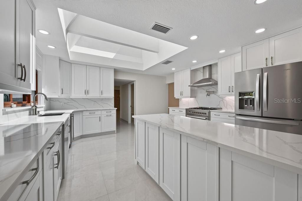 En Venta: $2,100,000 (4 camas, 5 baños, 3983 Pies cuadrados)
