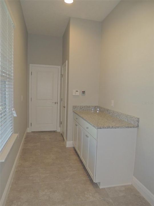For Rent: $3,260 (3 beds, 2 baths, 2605 Square Feet)