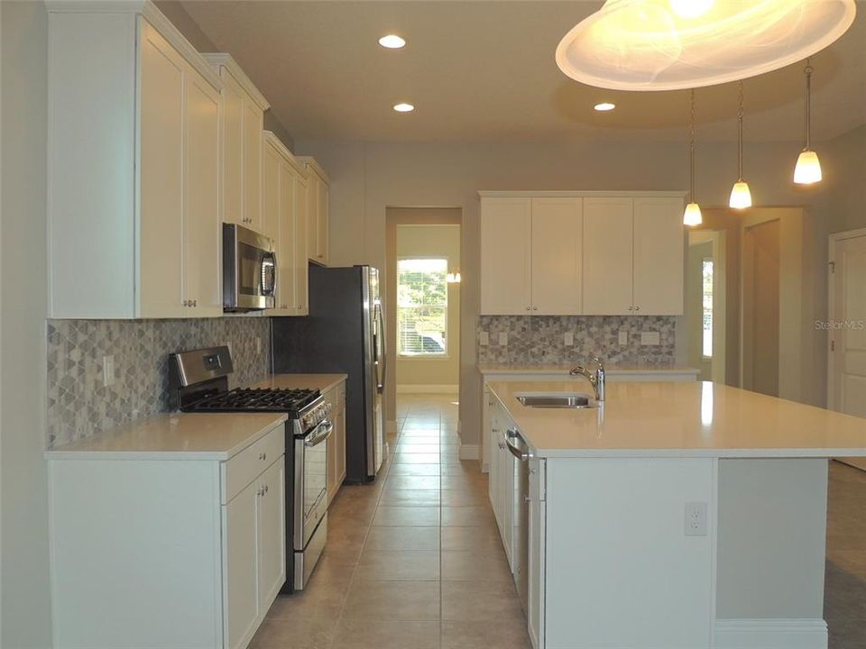 For Rent: $3,260 (3 beds, 2 baths, 2605 Square Feet)