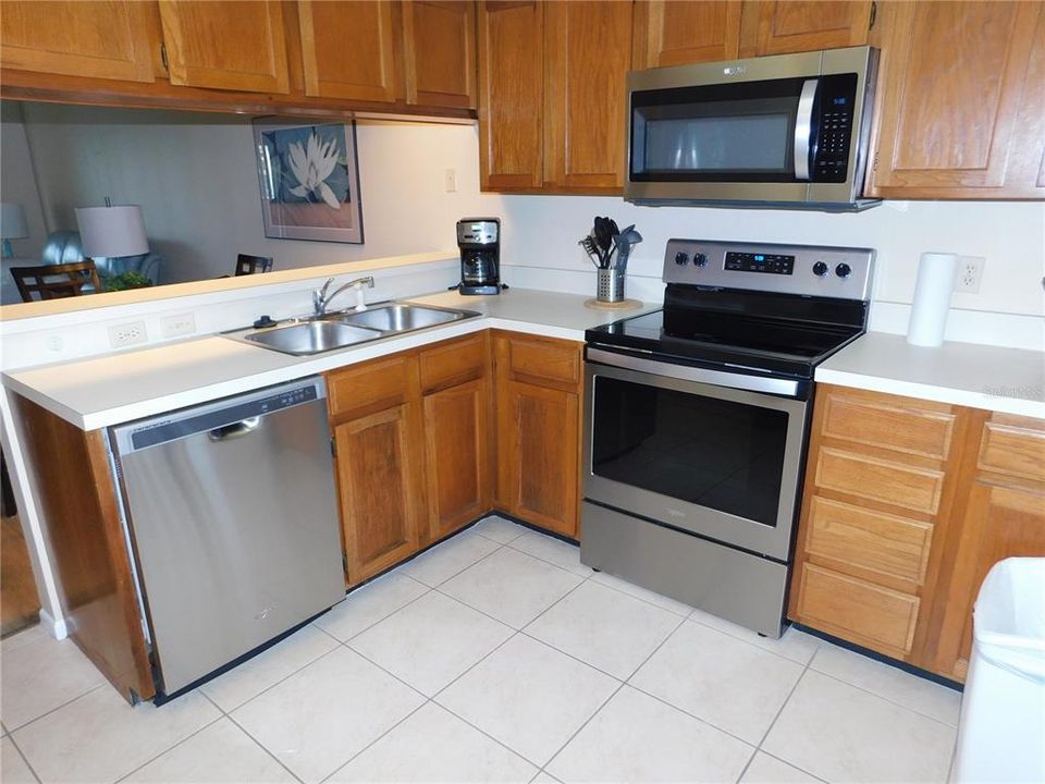 For Rent: $1,950 (2 beds, 2 baths, 924 Square Feet)
