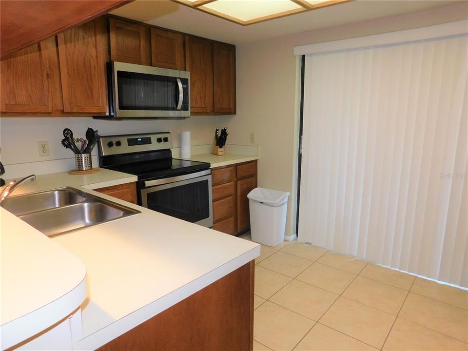 For Rent: $1,950 (2 beds, 2 baths, 924 Square Feet)