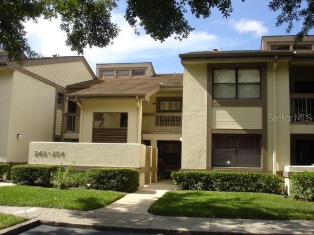 For Rent: $1,950 (2 beds, 2 baths, 924 Square Feet)
