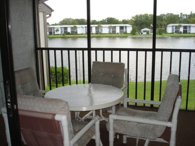 For Rent: $1,950 (2 beds, 2 baths, 924 Square Feet)