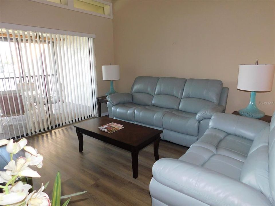 For Rent: $1,950 (2 beds, 2 baths, 924 Square Feet)