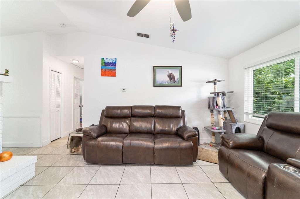 For Sale: $337,700 (4 beds, 2 baths, 1458 Square Feet)