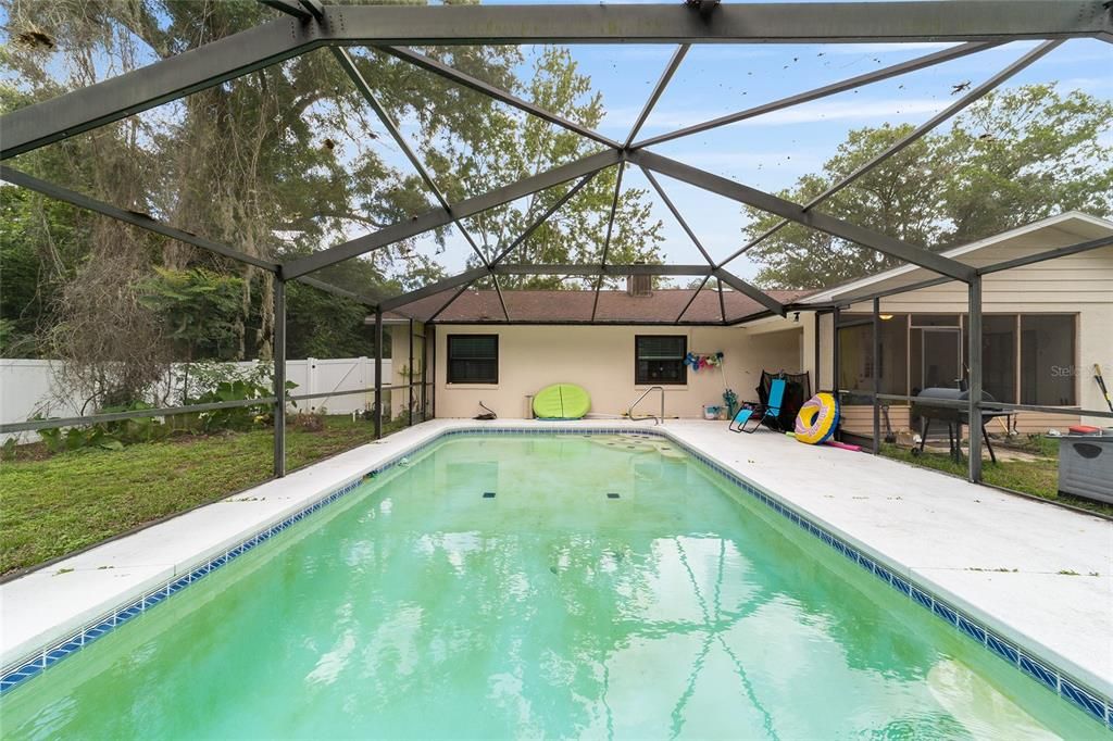 For Sale: $337,700 (4 beds, 2 baths, 1458 Square Feet)