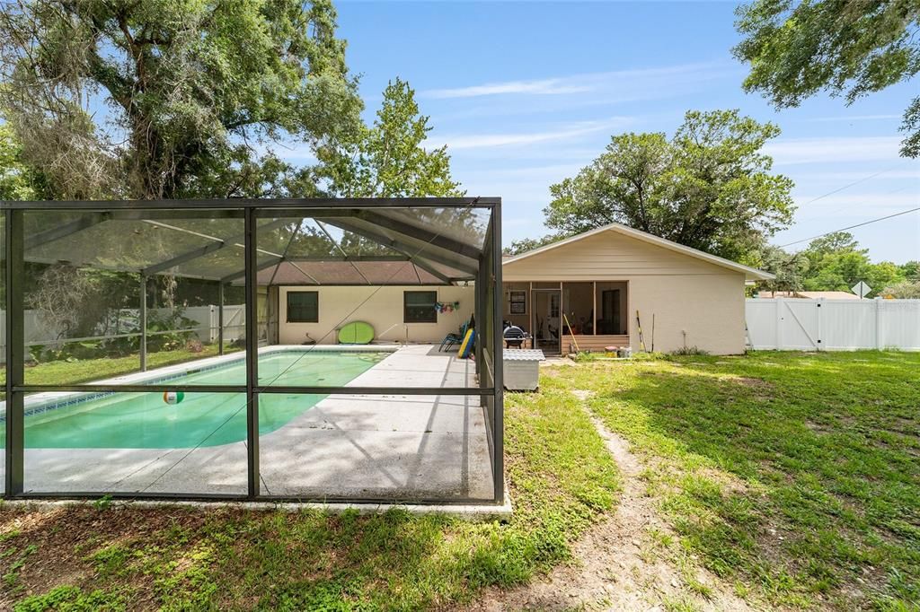For Sale: $337,700 (4 beds, 2 baths, 1458 Square Feet)