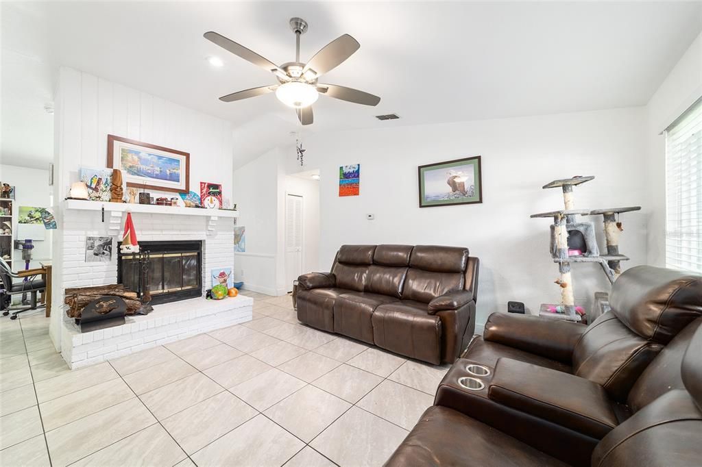 For Sale: $337,700 (4 beds, 2 baths, 1458 Square Feet)