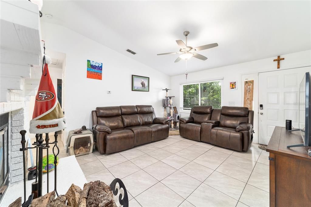 For Sale: $337,700 (4 beds, 2 baths, 1458 Square Feet)