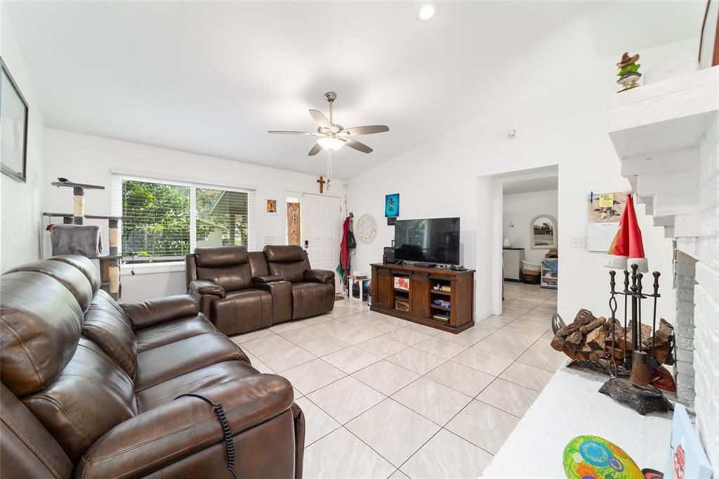 For Sale: $337,700 (4 beds, 2 baths, 1458 Square Feet)
