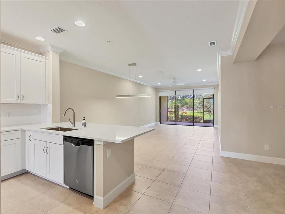 For Rent: $2,395 (2 beds, 2 baths, 1528 Square Feet)