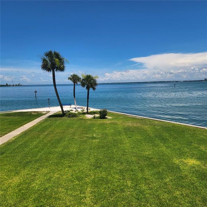 For Sale: $585,000 (2 beds, 2 baths, 882 Square Feet)