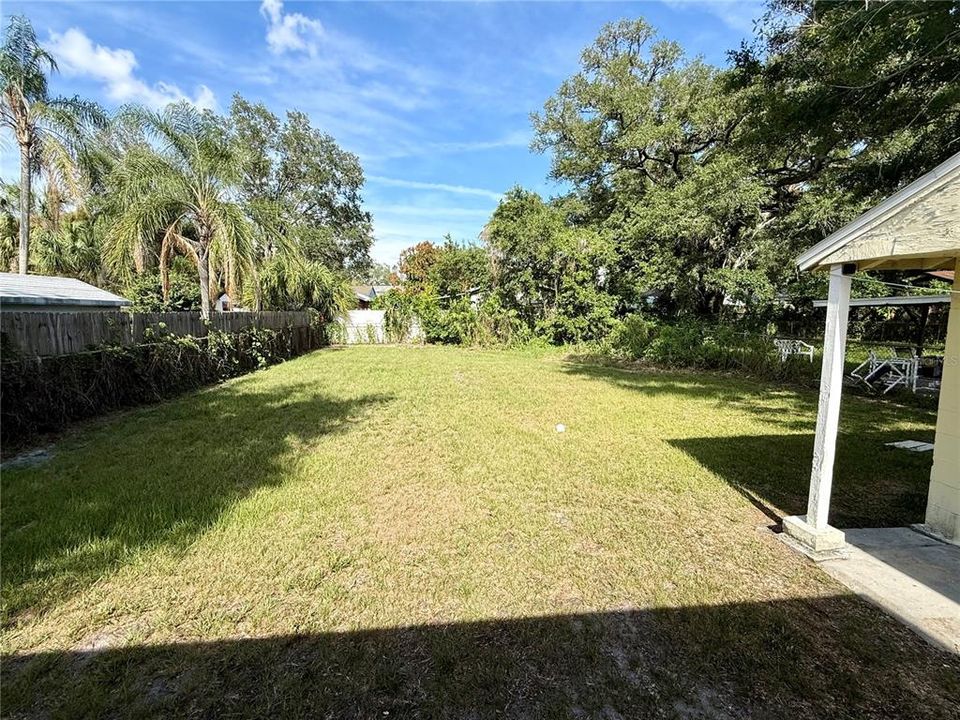 For Sale: $319,500 (3 beds, 1 baths, 884 Square Feet)