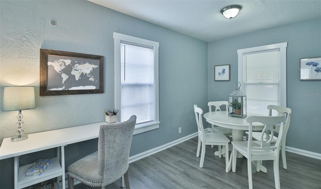 For Sale: $319,500 (3 beds, 1 baths, 884 Square Feet)