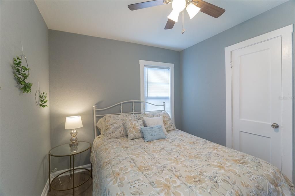 For Sale: $319,500 (3 beds, 1 baths, 884 Square Feet)