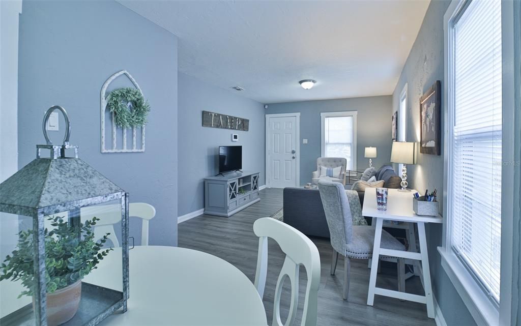 For Sale: $319,500 (3 beds, 1 baths, 884 Square Feet)