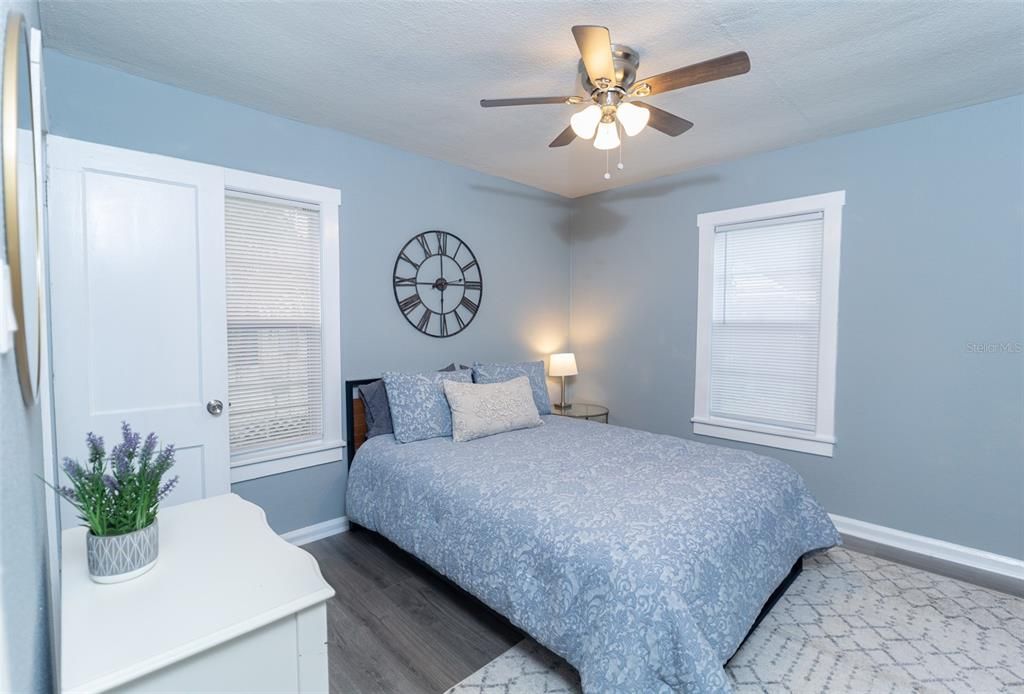 For Sale: $319,500 (3 beds, 1 baths, 884 Square Feet)
