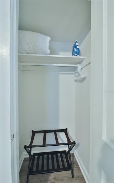 For Sale: $319,500 (3 beds, 1 baths, 884 Square Feet)