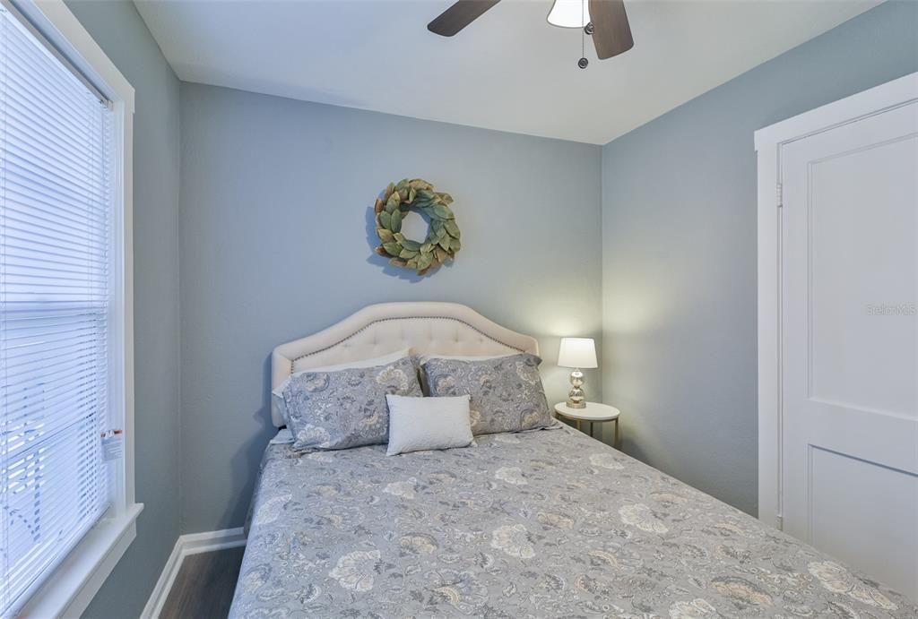 For Sale: $319,500 (3 beds, 1 baths, 884 Square Feet)