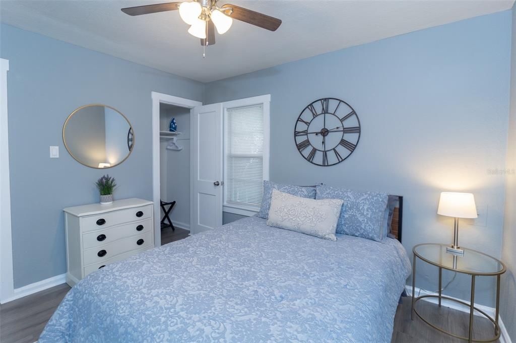For Sale: $319,500 (3 beds, 1 baths, 884 Square Feet)