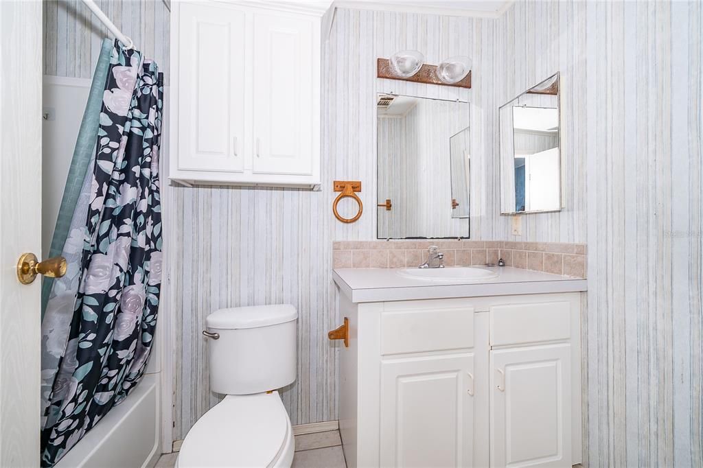 For Sale: $280,000 (4 beds, 3 baths, 2208 Square Feet)