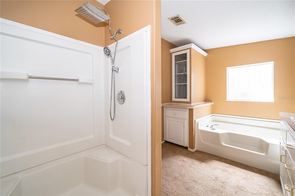 For Sale: $280,000 (4 beds, 3 baths, 2208 Square Feet)