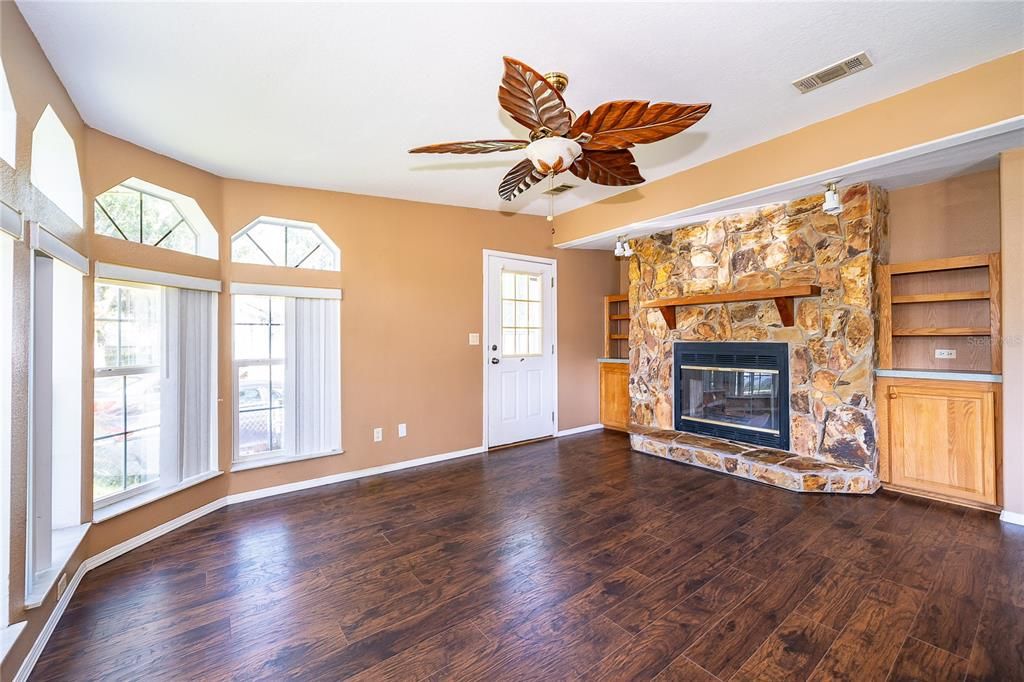For Sale: $280,000 (4 beds, 3 baths, 2208 Square Feet)
