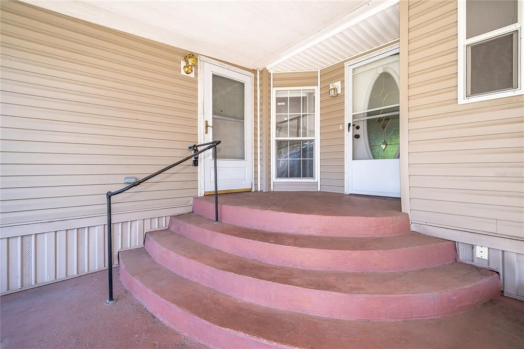 For Sale: $280,000 (4 beds, 3 baths, 2208 Square Feet)
