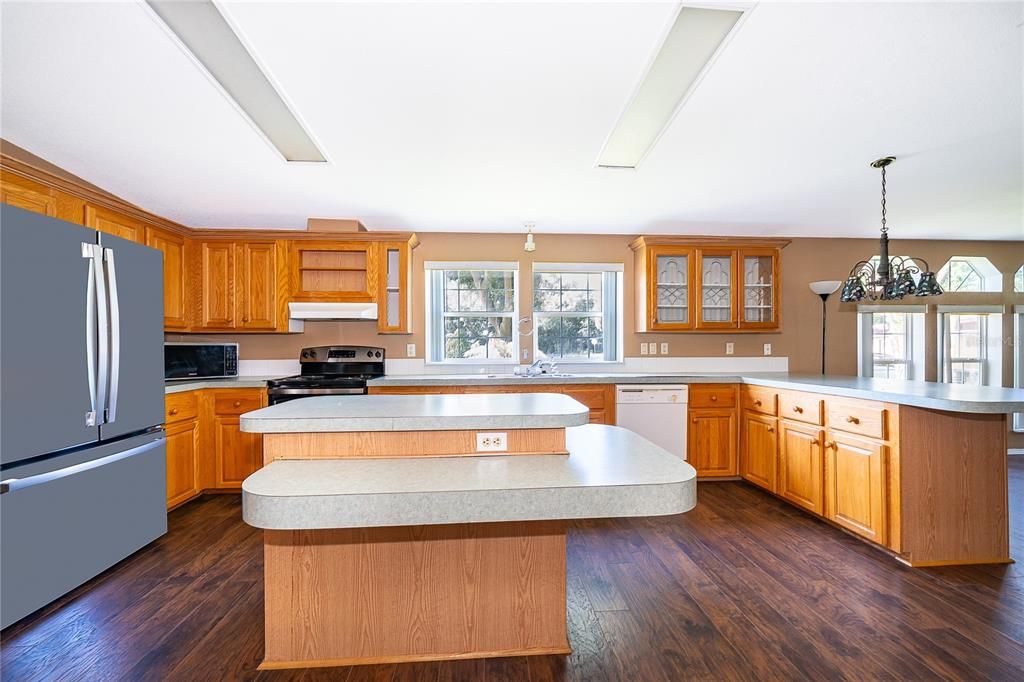 For Sale: $280,000 (4 beds, 3 baths, 2208 Square Feet)