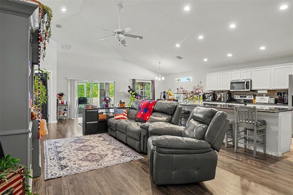 For Sale: $325,000 (4 beds, 2 baths, 2094 Square Feet)
