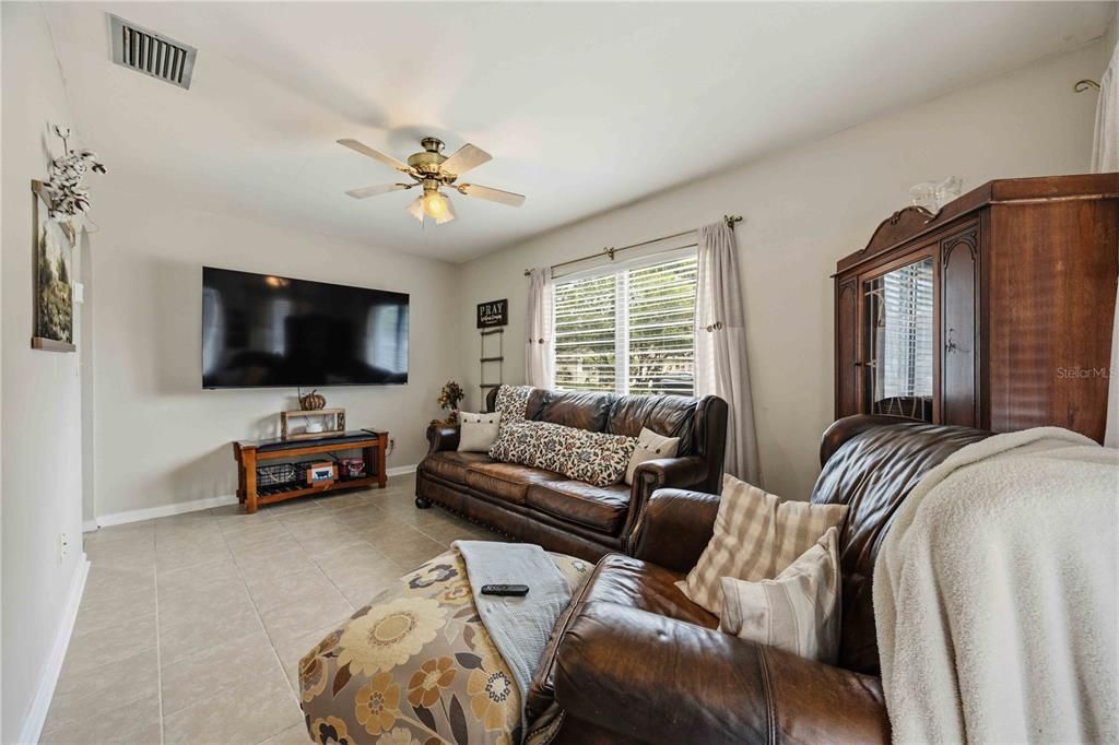 For Sale: $204,900 (3 beds, 2 baths, 1187 Square Feet)