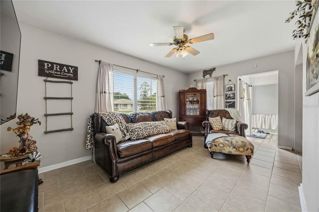 For Sale: $204,900 (3 beds, 2 baths, 1187 Square Feet)