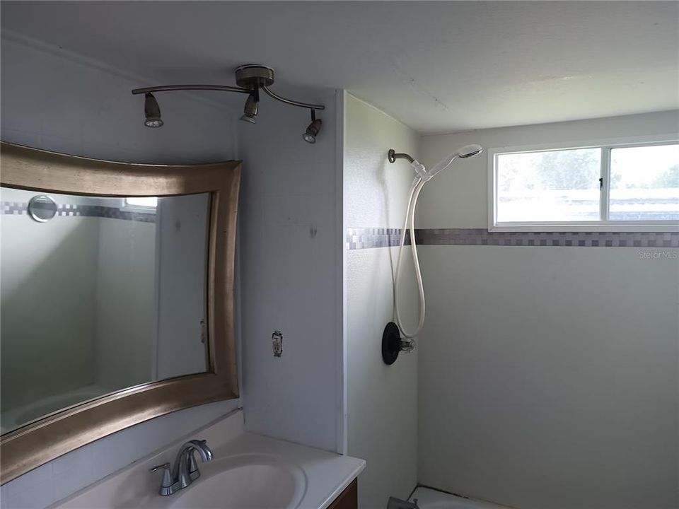 В аренду: $1,200 (1 спален, 1 ванн, 600 Квадратных фут)