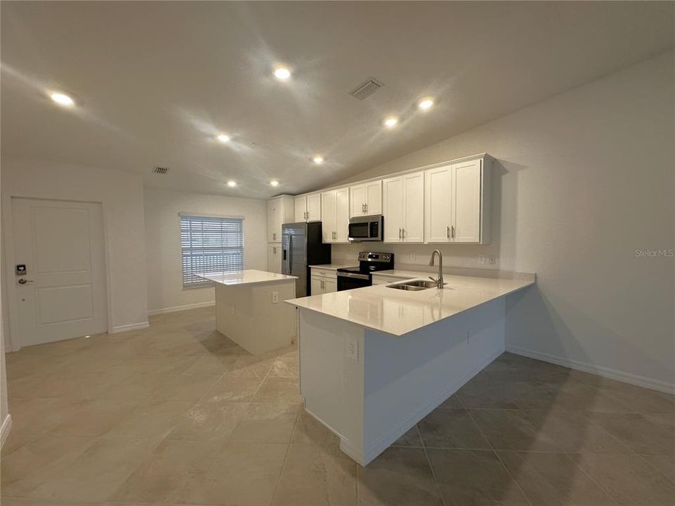 For Rent: $2,195 (2 beds, 2 baths, 1569 Square Feet)