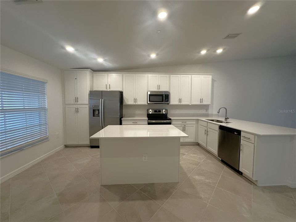 For Rent: $2,195 (2 beds, 2 baths, 1569 Square Feet)