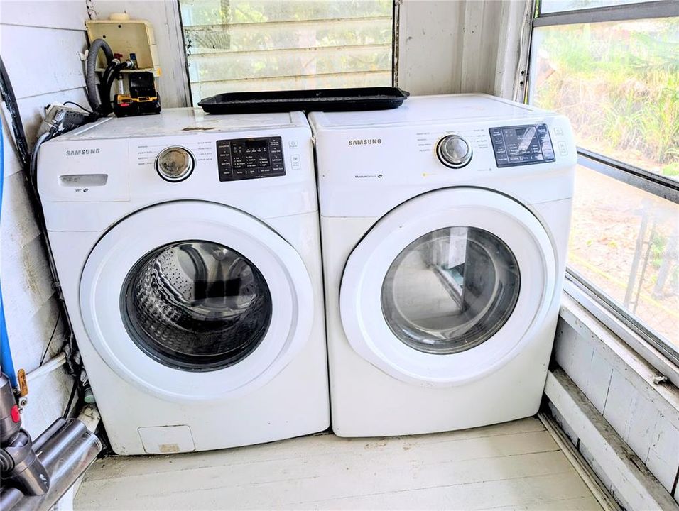 На продажу: $425,000 (4 спален, 1 ванн, 1264 Квадратных фут)