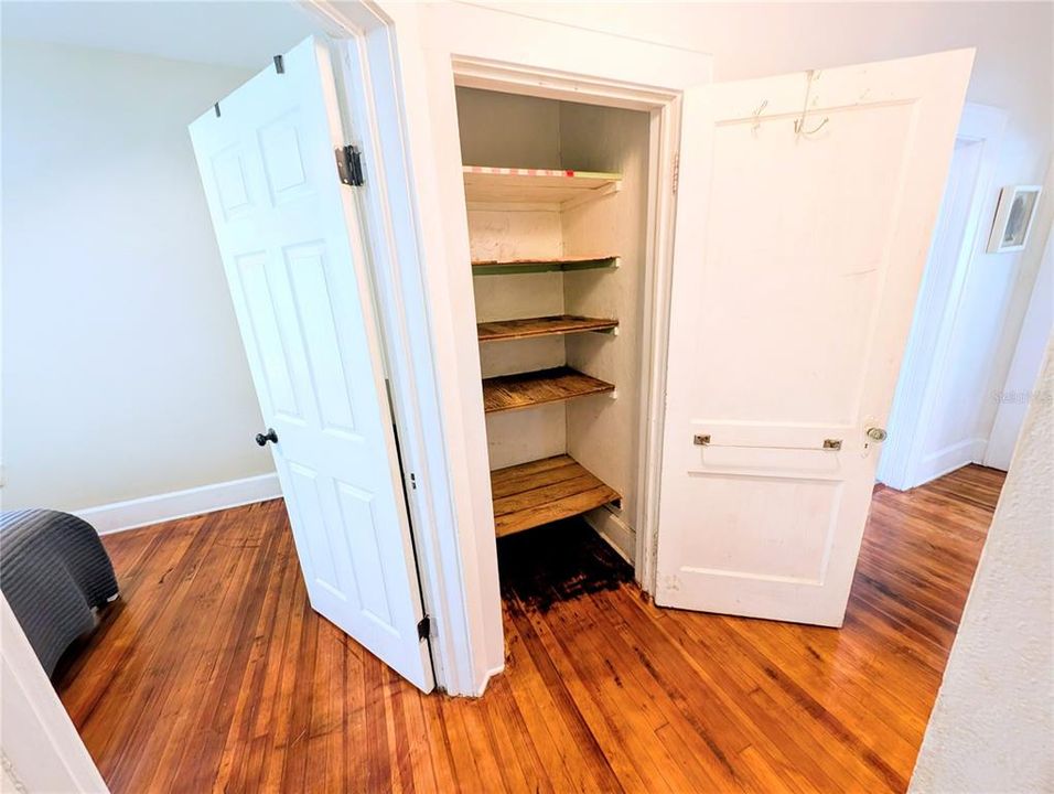 На продажу: $425,000 (4 спален, 1 ванн, 1264 Квадратных фут)