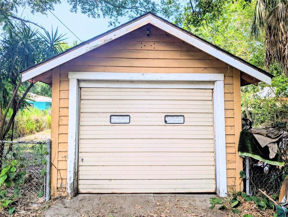 На продажу: $425,000 (4 спален, 1 ванн, 1264 Квадратных фут)