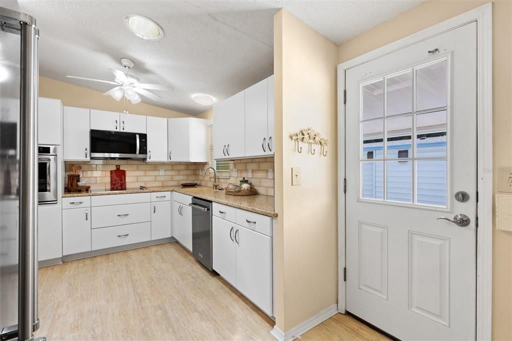 For Sale: $224,900 (2 beds, 2 baths, 1290 Square Feet)
