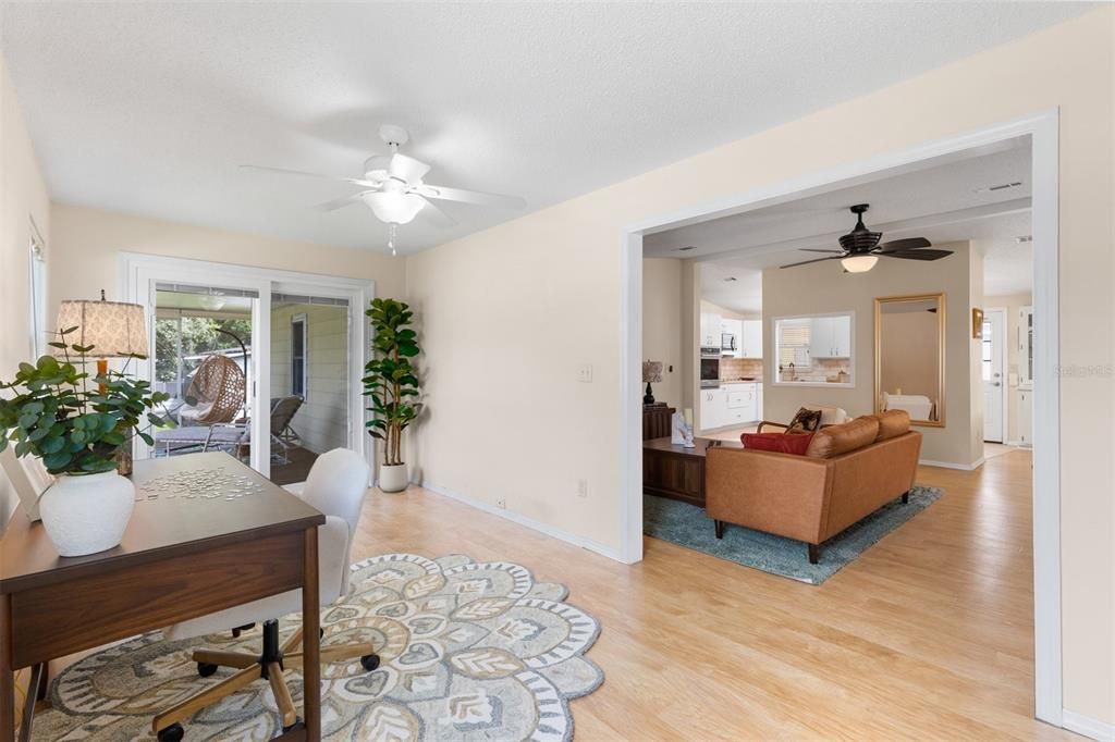 For Sale: $224,900 (2 beds, 2 baths, 1290 Square Feet)