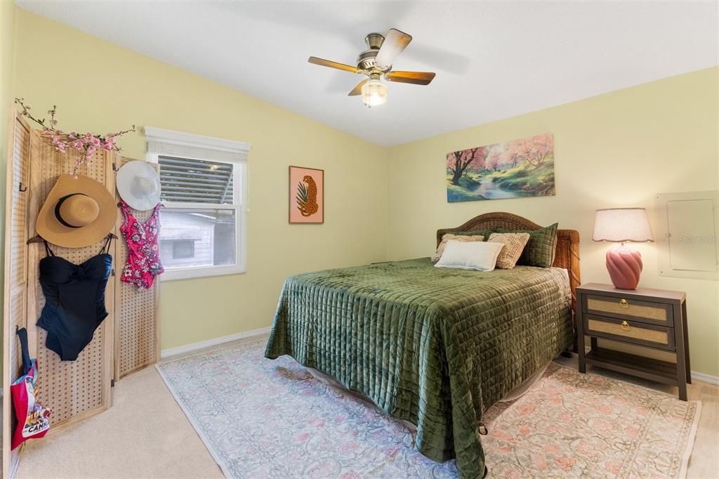 For Sale: $224,900 (2 beds, 2 baths, 1290 Square Feet)
